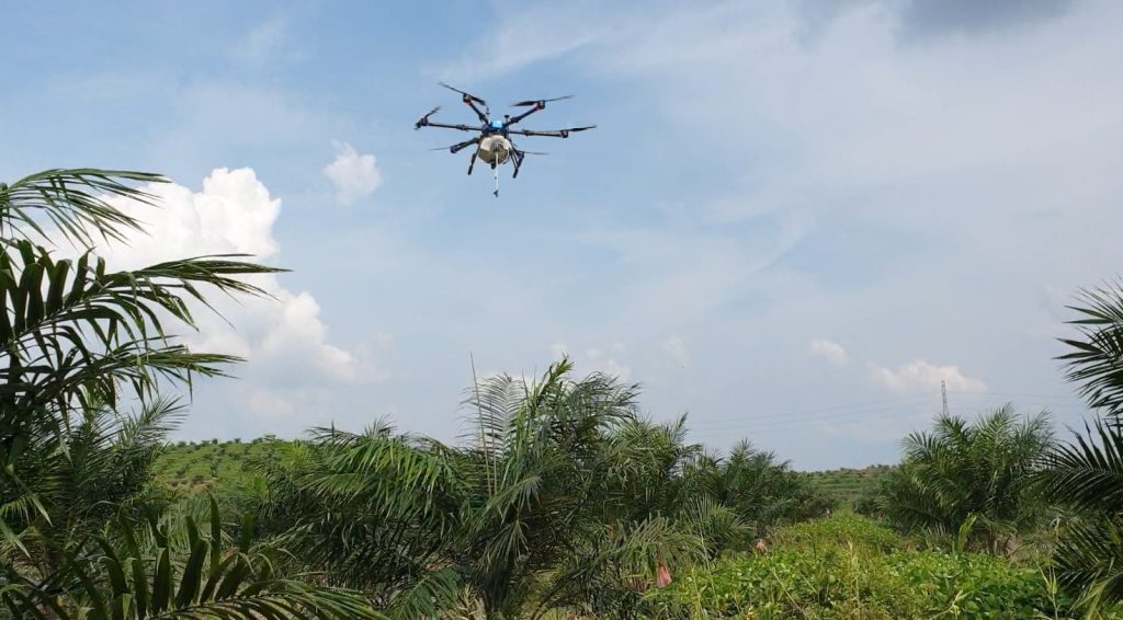 Simak Cara Kerja dan Kelebihan Drone Sprayer Pertanian