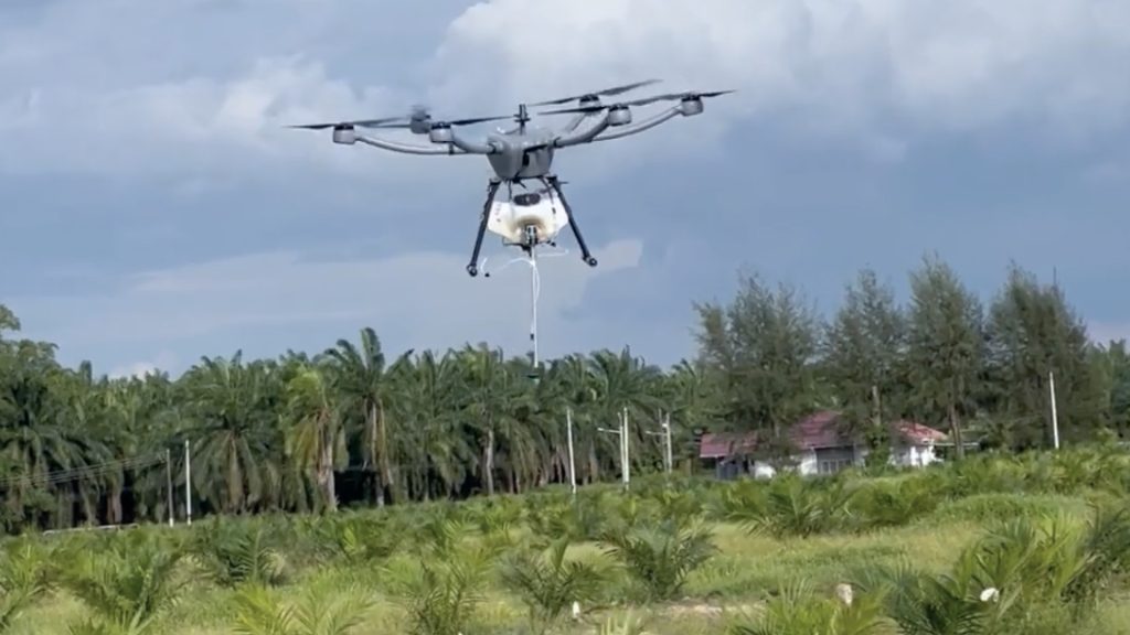 Aviro D15 drone untuk pengendalian hama sawit